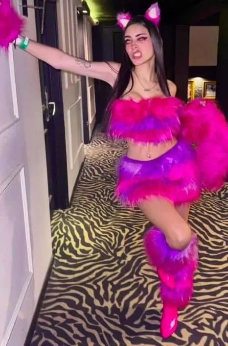 Cheshire cat inspired outfit