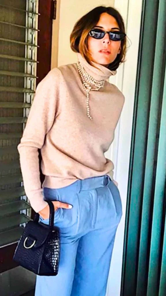 pearl necklace and jeans outfit