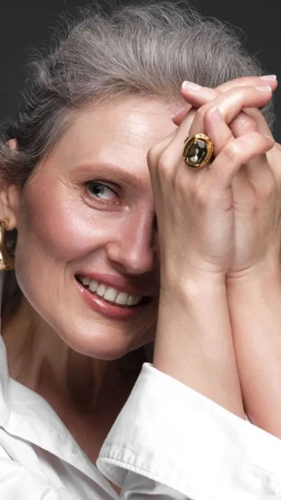 how to dress over 70