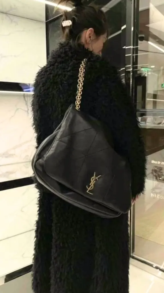what to wear with ysl messenger bag