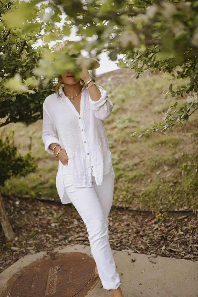 what to wear with white jeans