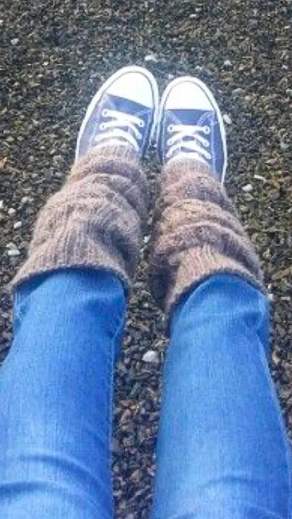 how to wear leg warmers with jeans