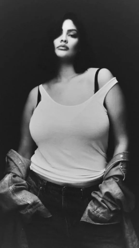 plus size women photoshoot ideas BLACK AND WHITE