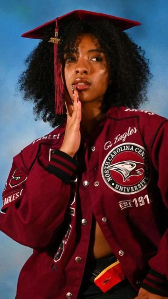 casual graduation photo idea