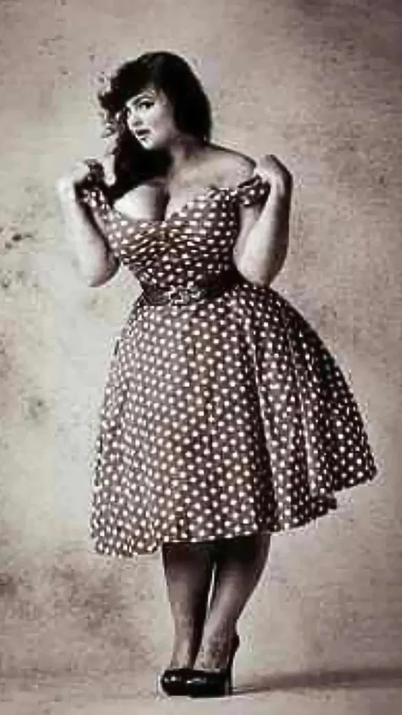 VINTAGE lingerie photoshoot plus size