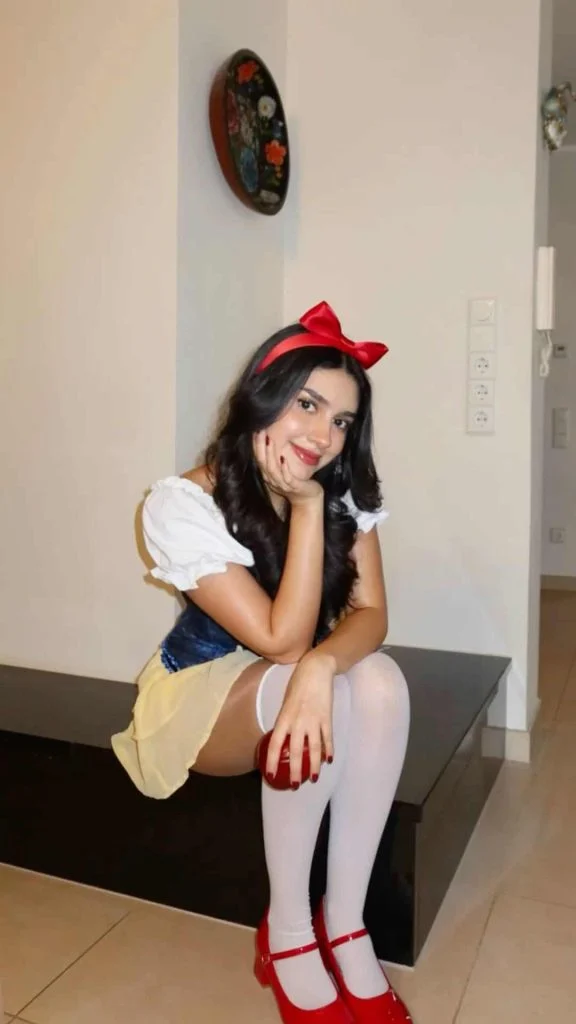 snow white outfit