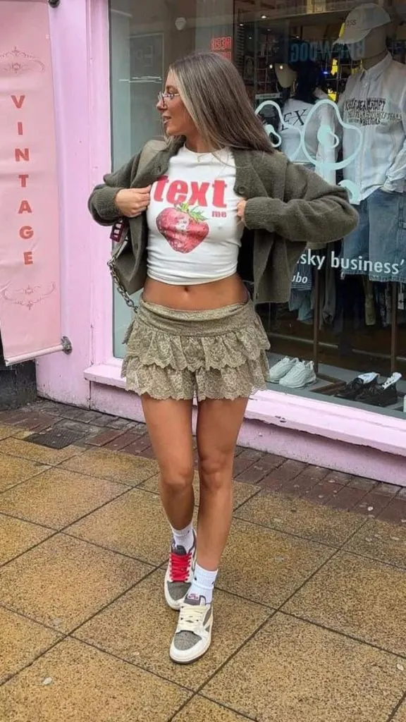 high street tiered skirt outfit