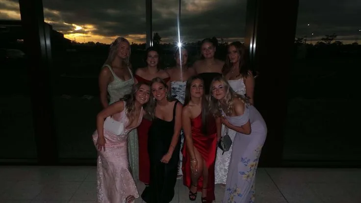 What to wear to valedictory DINNER