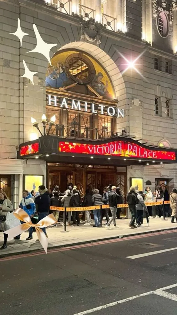 what to wear Hamilton boardway show