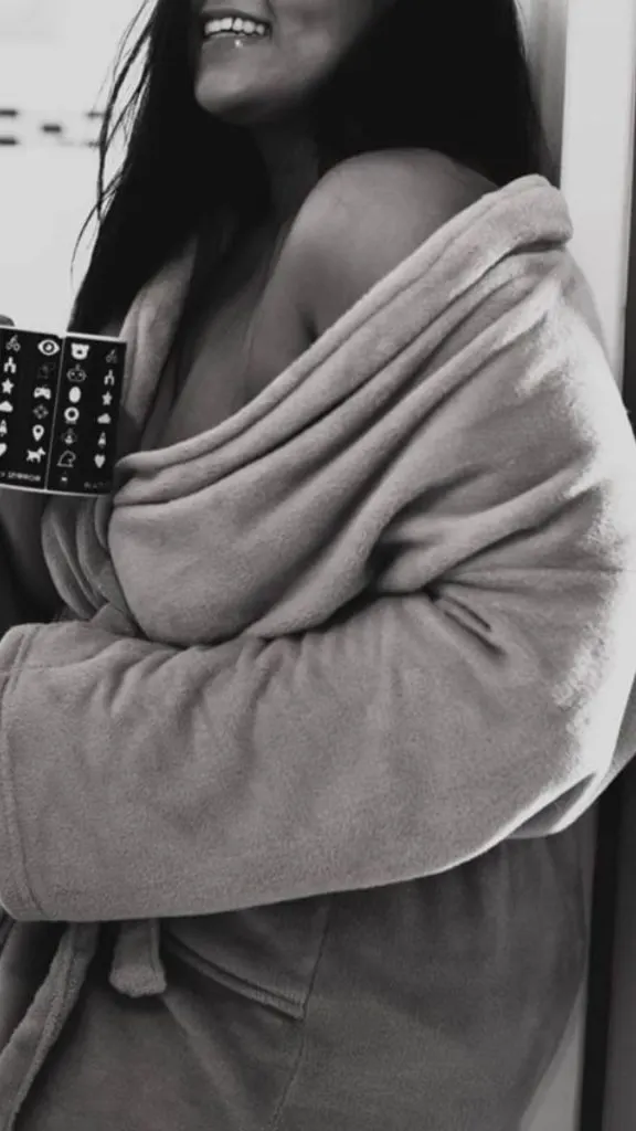 PLUS SIZE boudoir photoshooot black and white