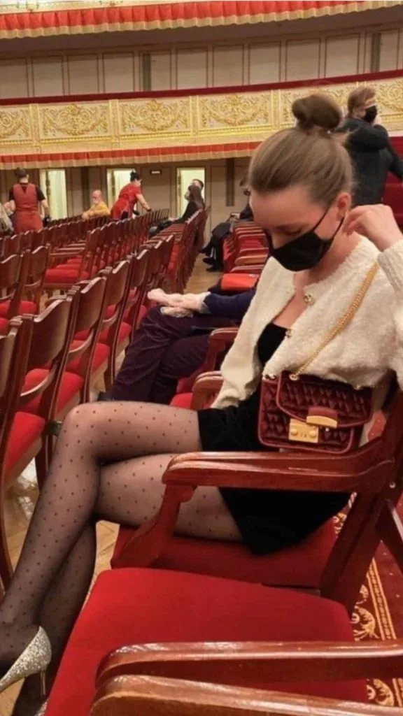 outfit ideas to a play