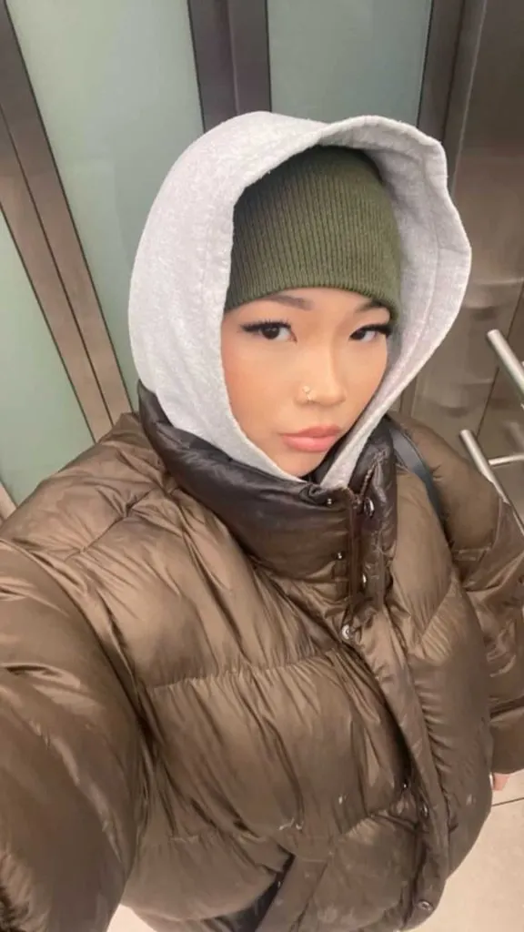 how to wear beanie with hoodie