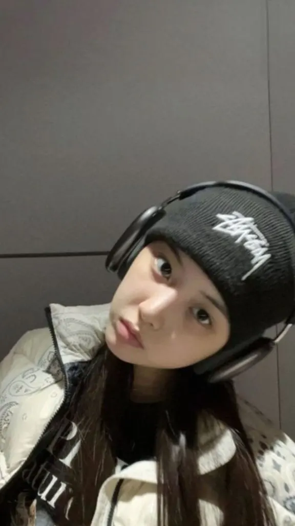 how to wear beanie with headphones