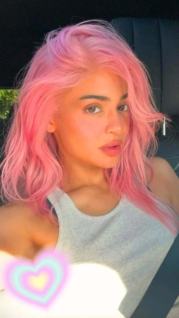 pink hair outfit ideas