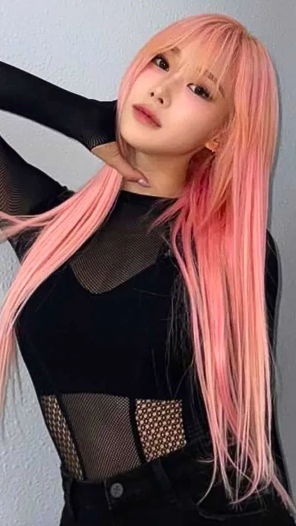what to wear pink hair women