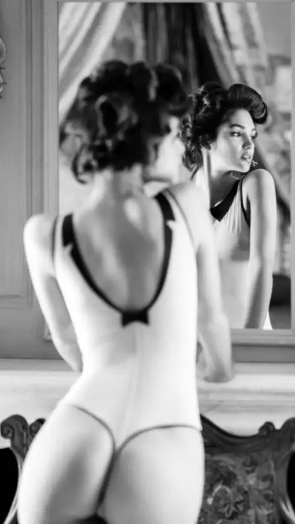 70s boudoir black and white boudoir photography idea