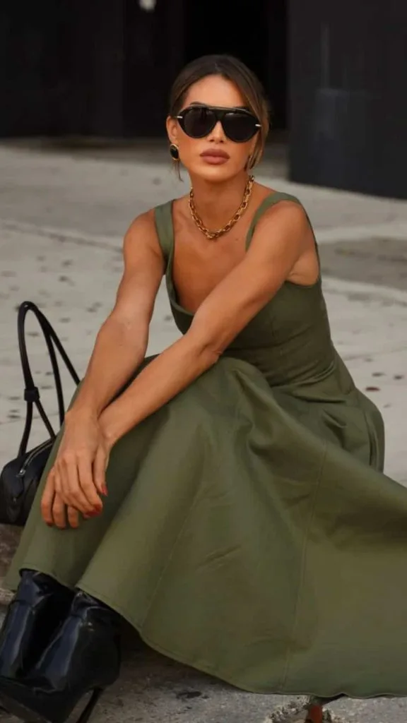 feminine fashion blogger