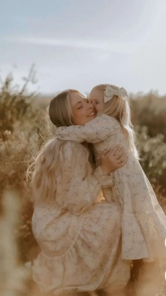 Mother daughter photoshoot outfit ideas