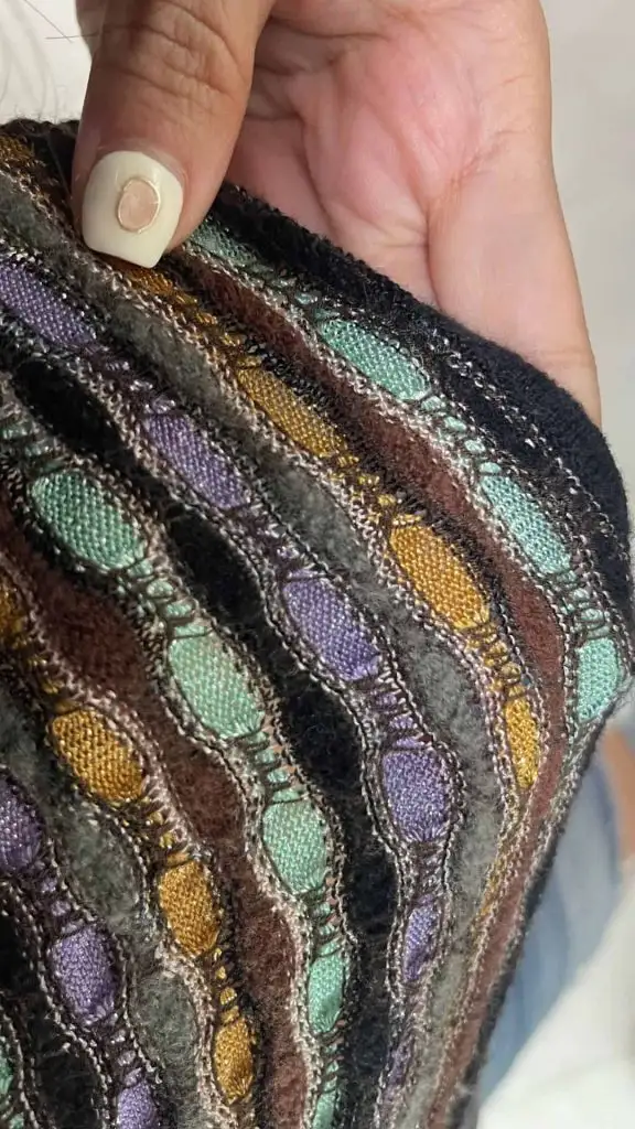 tops for large bust small waist