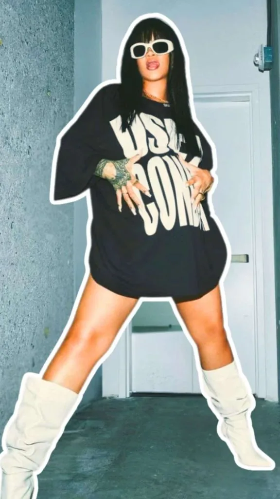 pregnancy outfit with boots