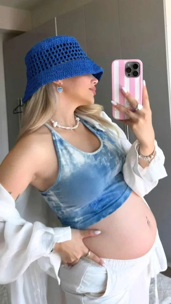 Pregnancy festival outfits blue crochet hat
