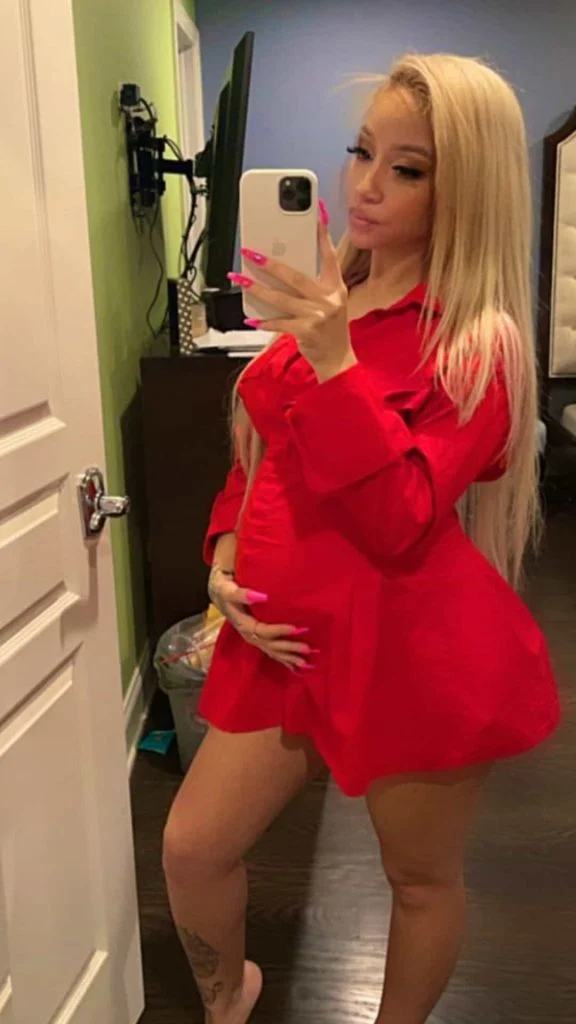 hot pregnant mama outfit