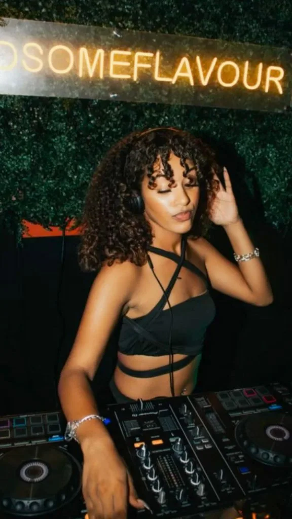 how to dress like DJ