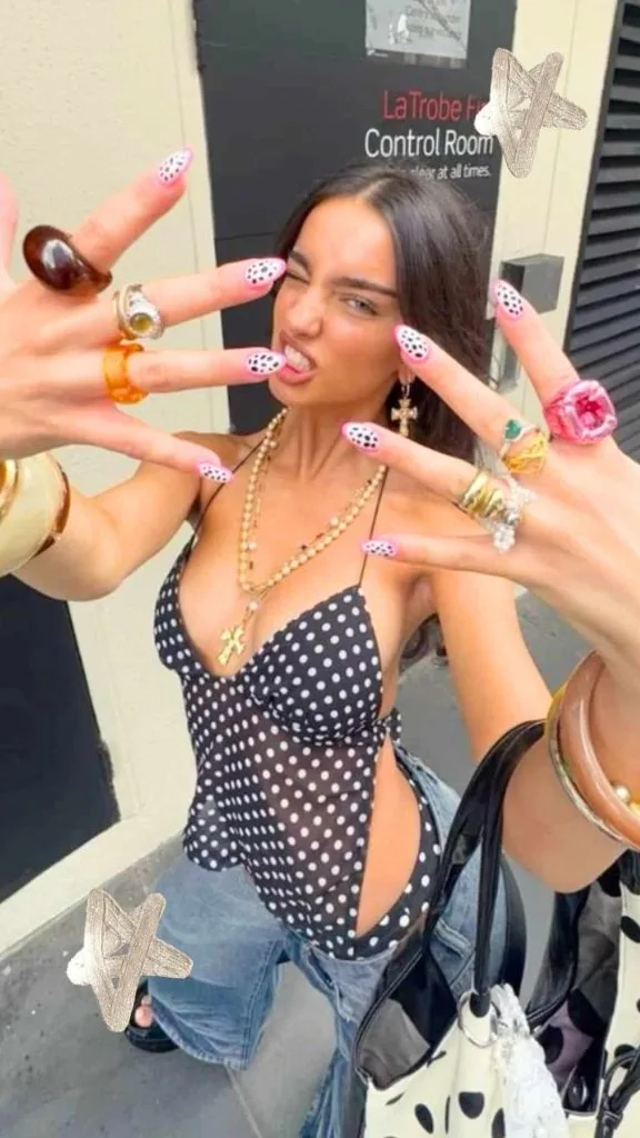 nail poses hands instagram story ideas