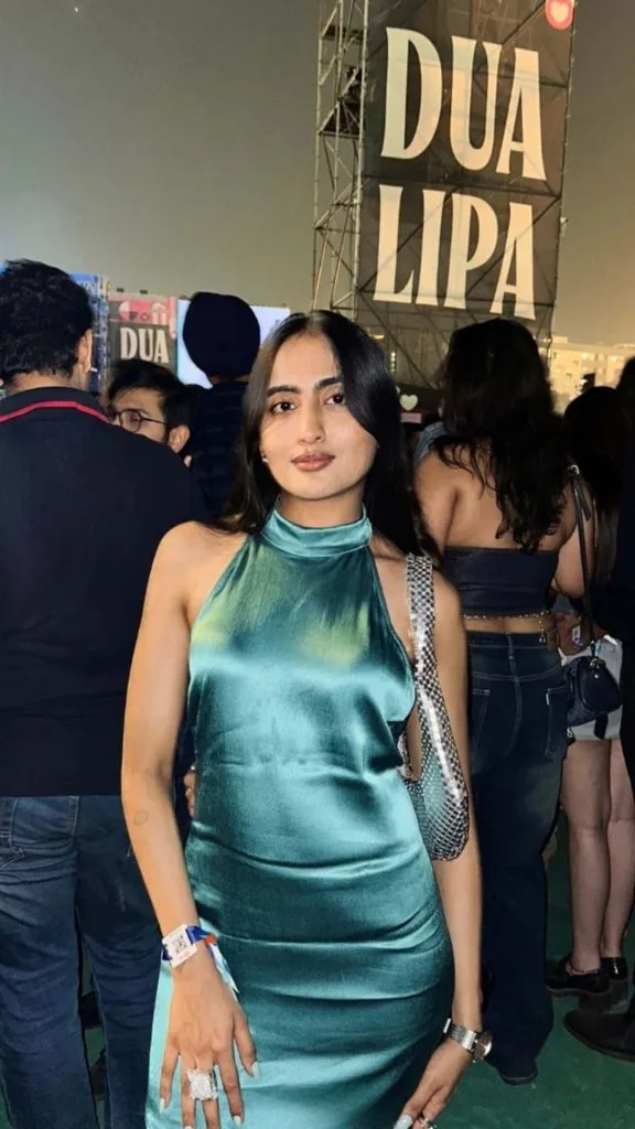 Dua Lipa concert outfit inspo fans