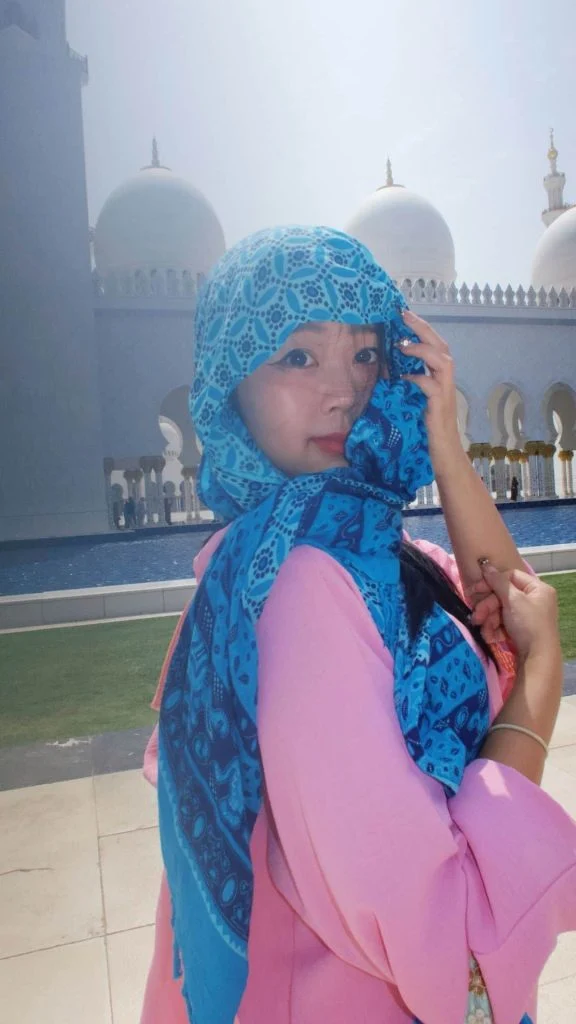 Abu Dhabi Mosque Sheikh Zayed outfit