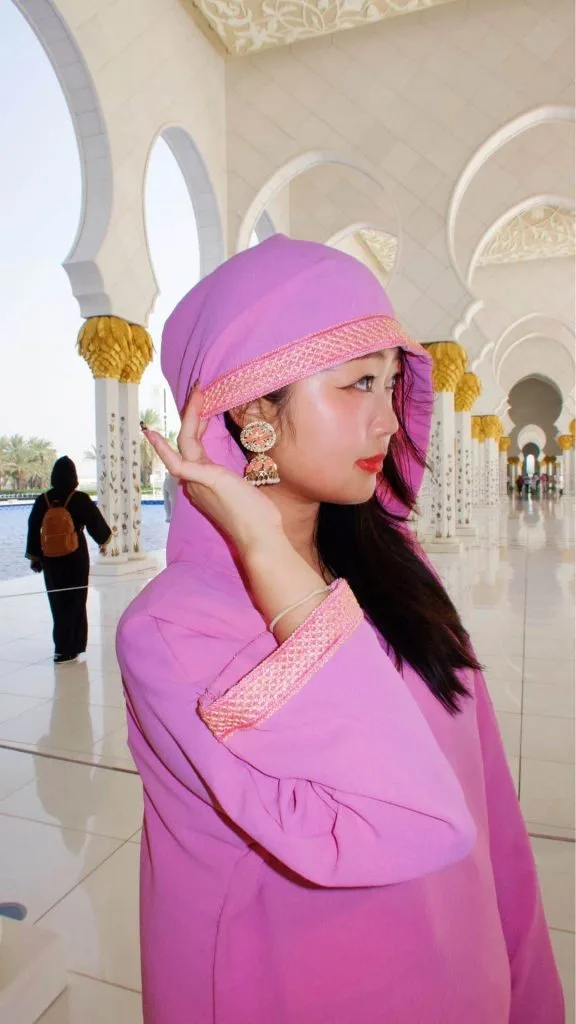 Abu Dhabi Mosque Sheikh Zayed outfit