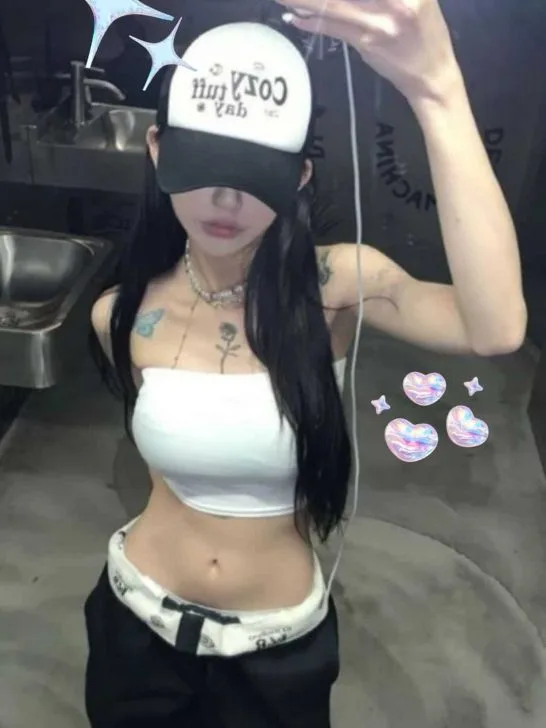 20 baddie mirror pic ideas (No face, fit check & more)!