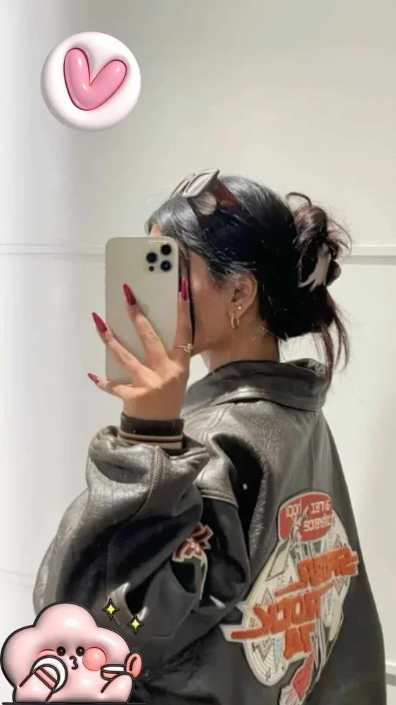 No face mirror selfie