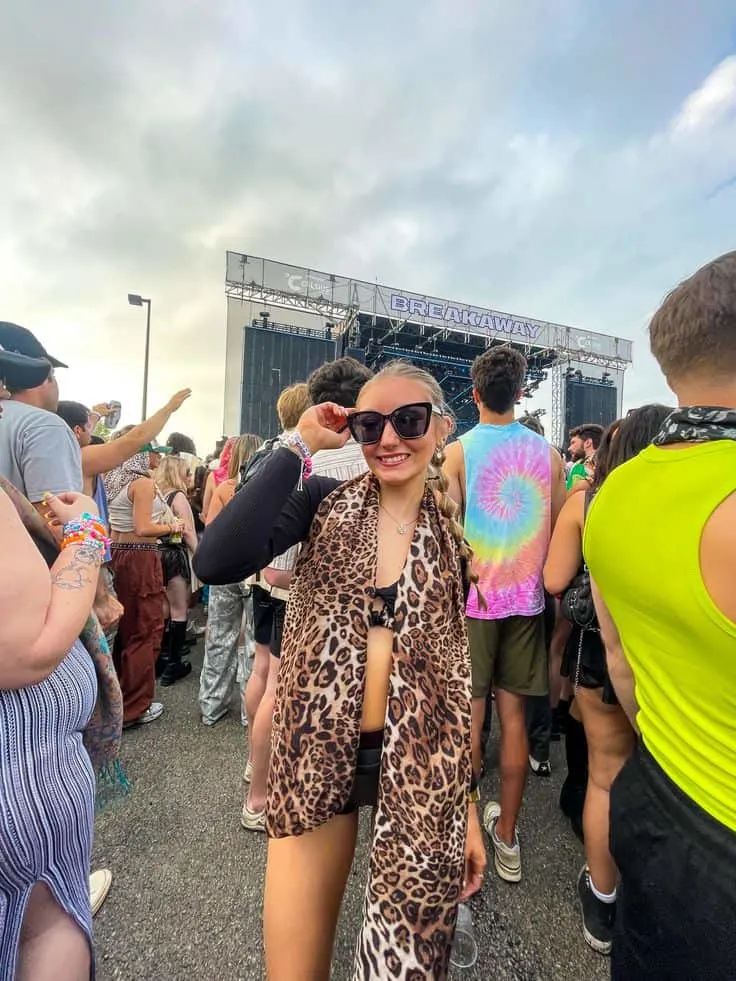 Fun Festival Outfits leopard print scarf ultra music festival outfits 