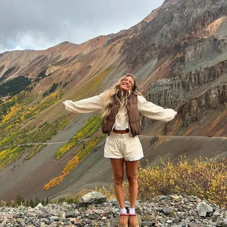 hiking outfit ideas fall aesthetic