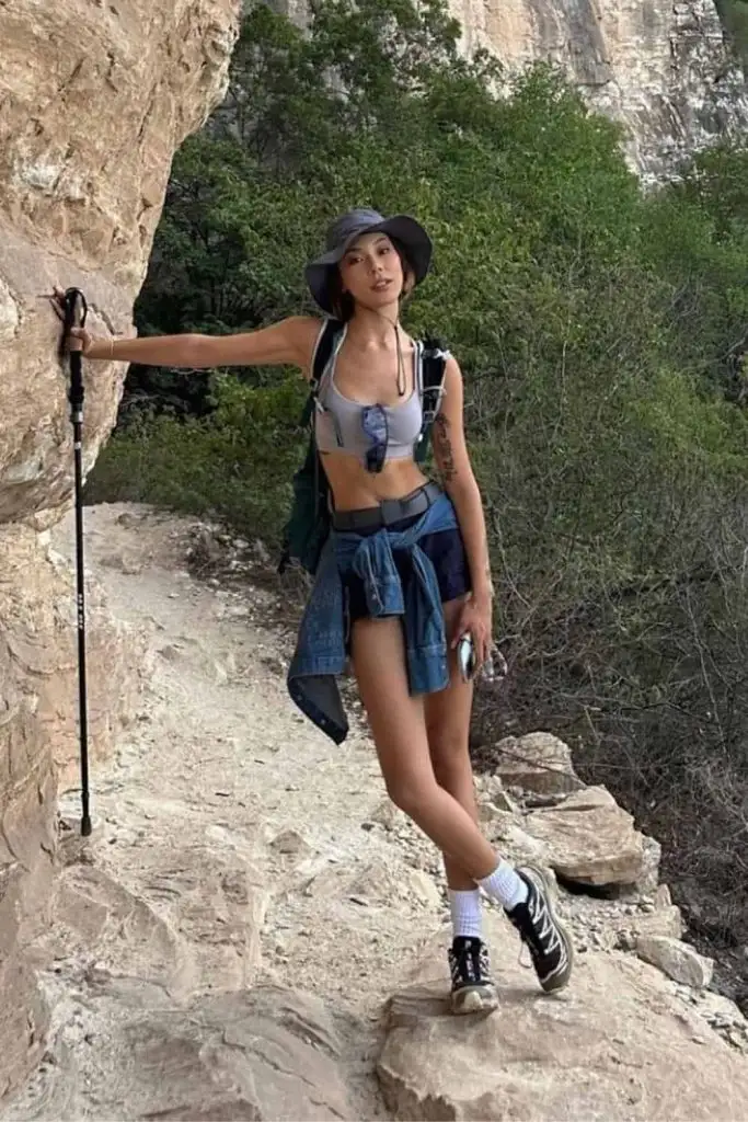 hiking outfit for women