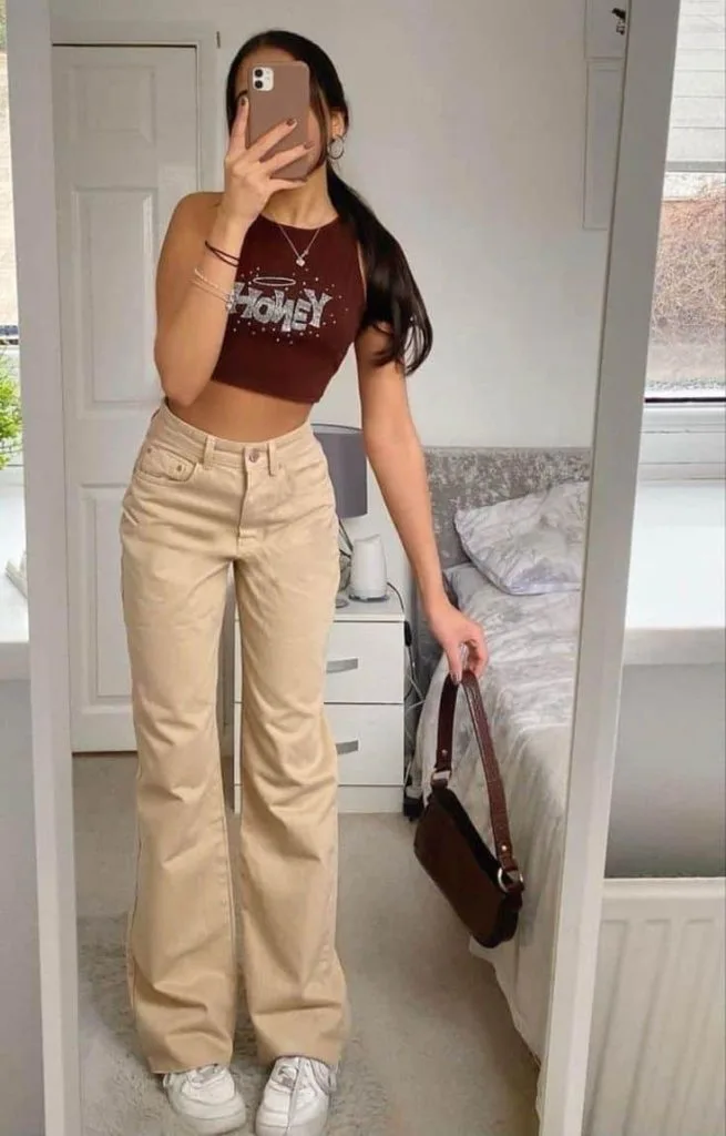 how to style beige jeans