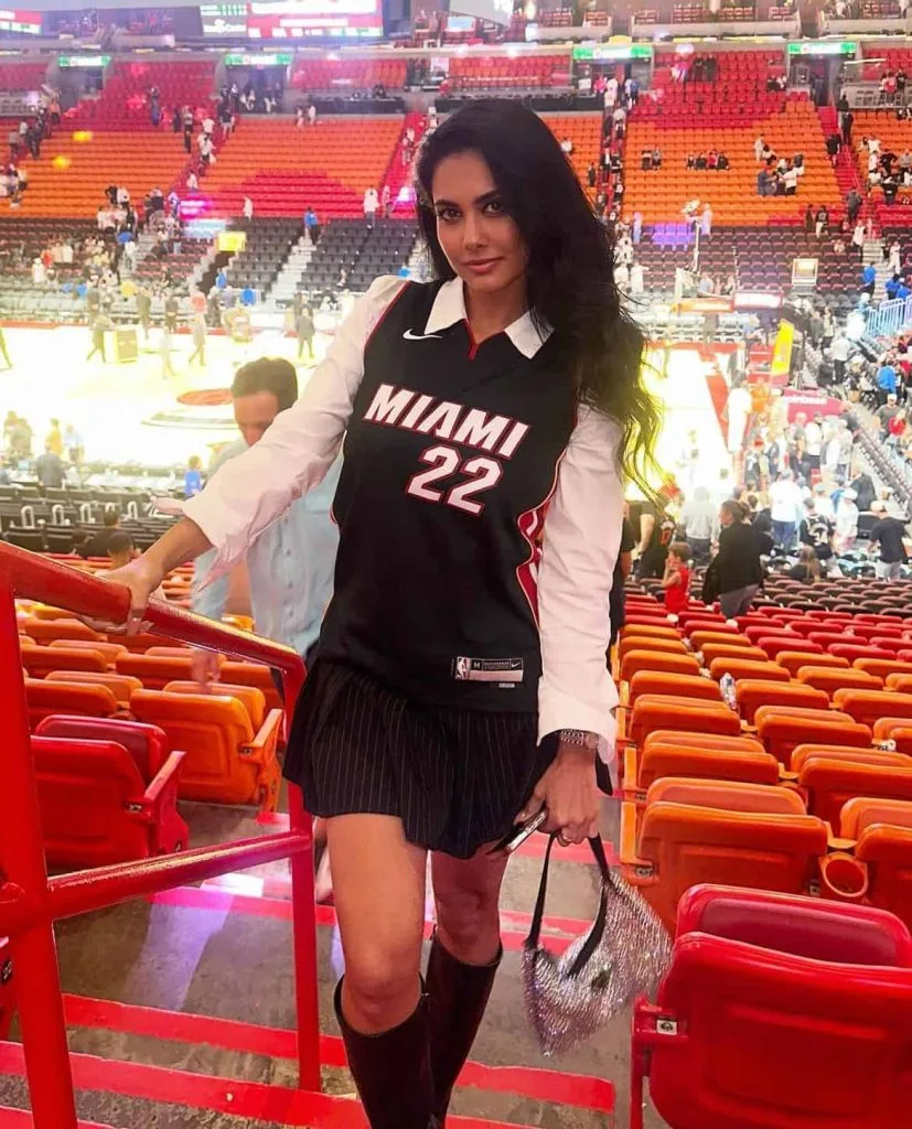 white button down and jersey outfit ideas nba theme party outfit