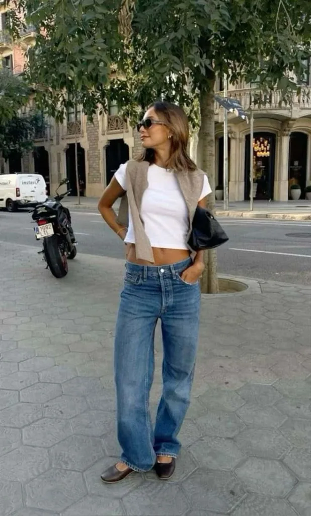 low rise jeans and white tee