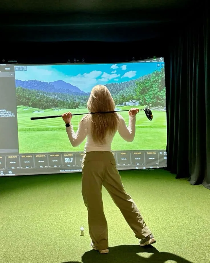 what to wear to golf simulator