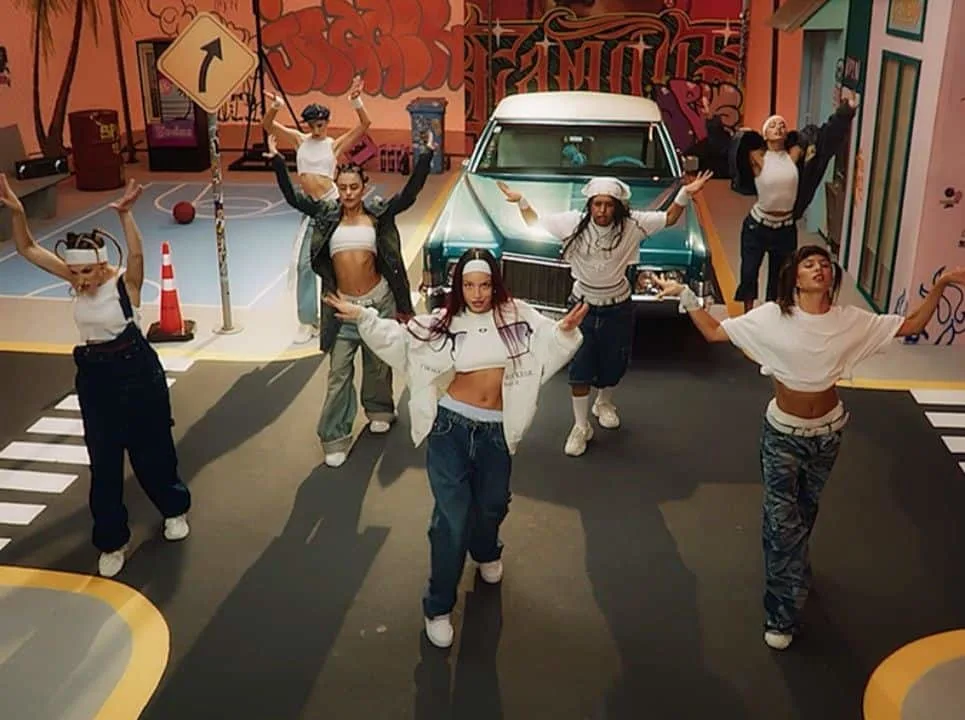 POP MUSIC VIDEO PARTY outfits
