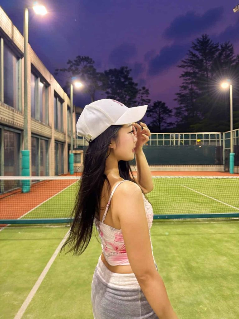 tennis courtside outfit