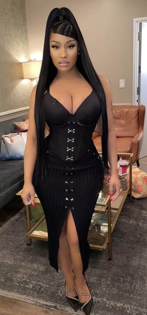 Nicki Minaj outfit all black