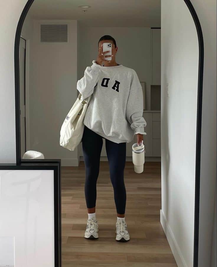 What to wear to airport oversized hoodie and legging