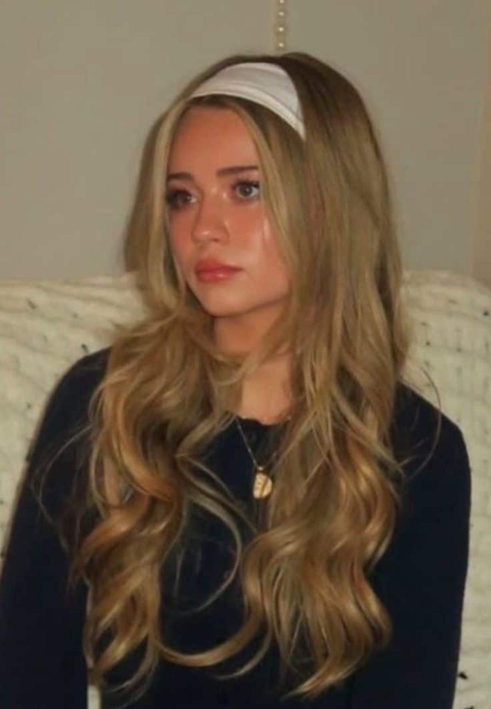 how to hide oily hair tips