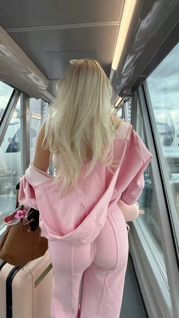 What to wear to airport SWEATSUIT