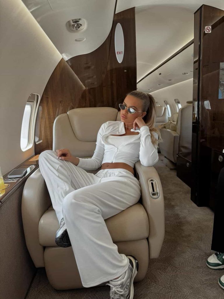 Which private jet can carry a car