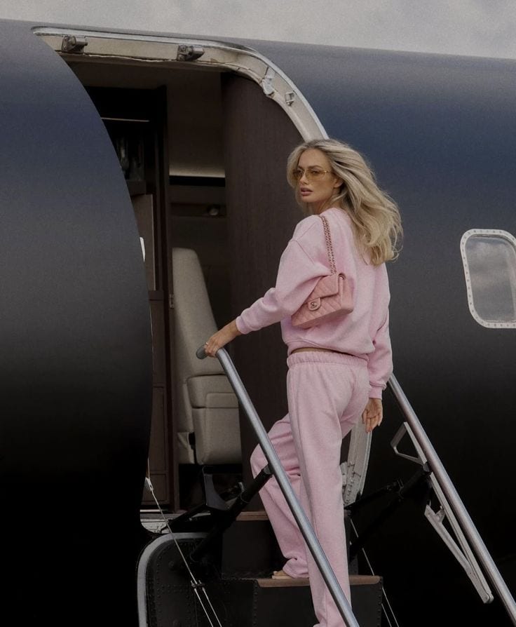 Which private jet can carry a car