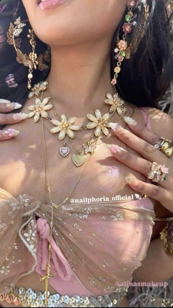 whimsy outfit women jewelry 