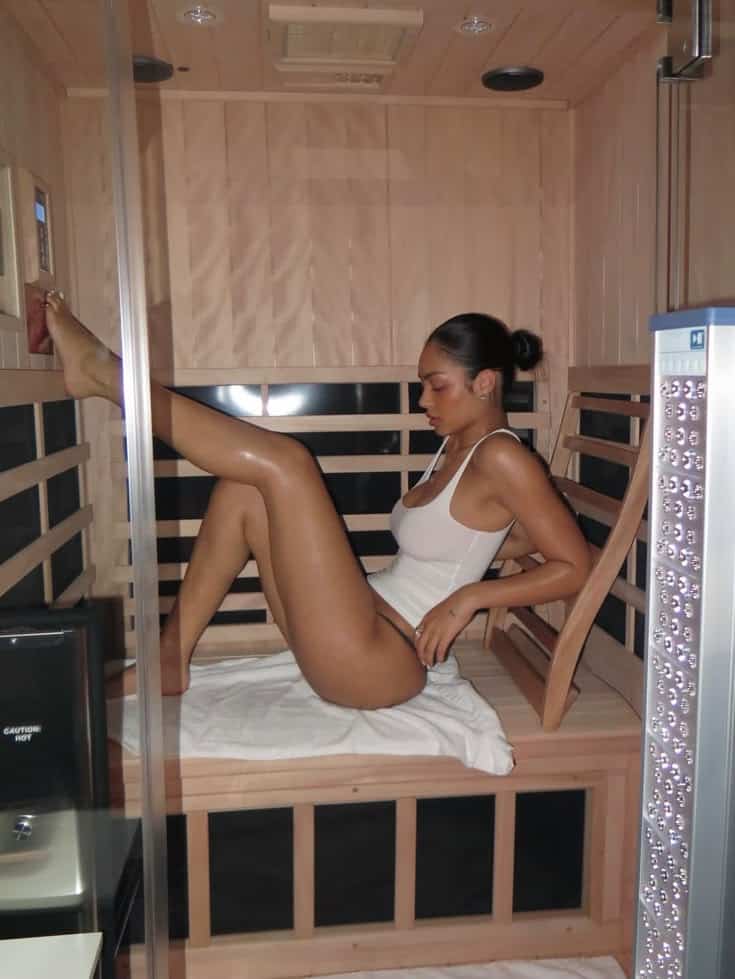 What to wear in a sauna 